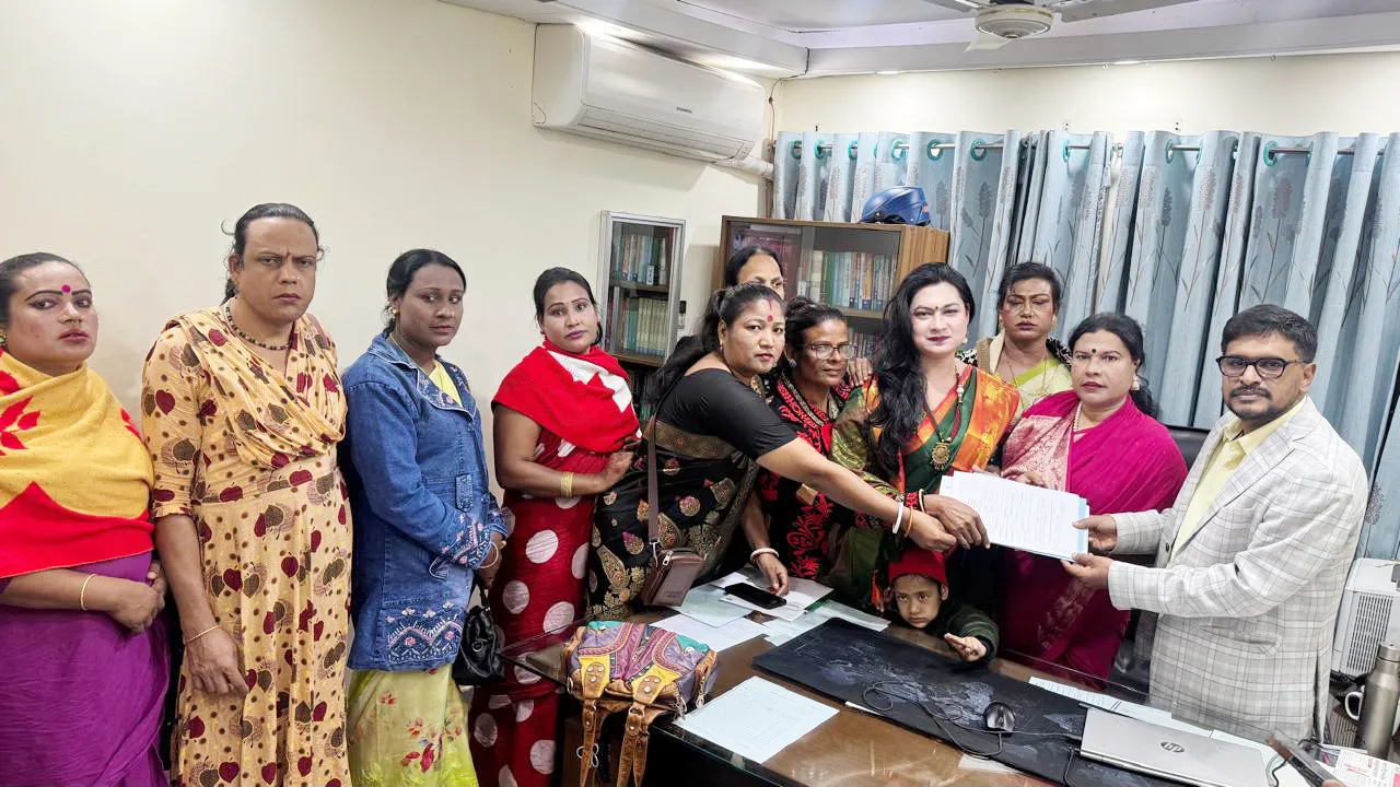 ভোটের লড়াইয়ে আবারও রূপান্তরের প্রতীক রানী