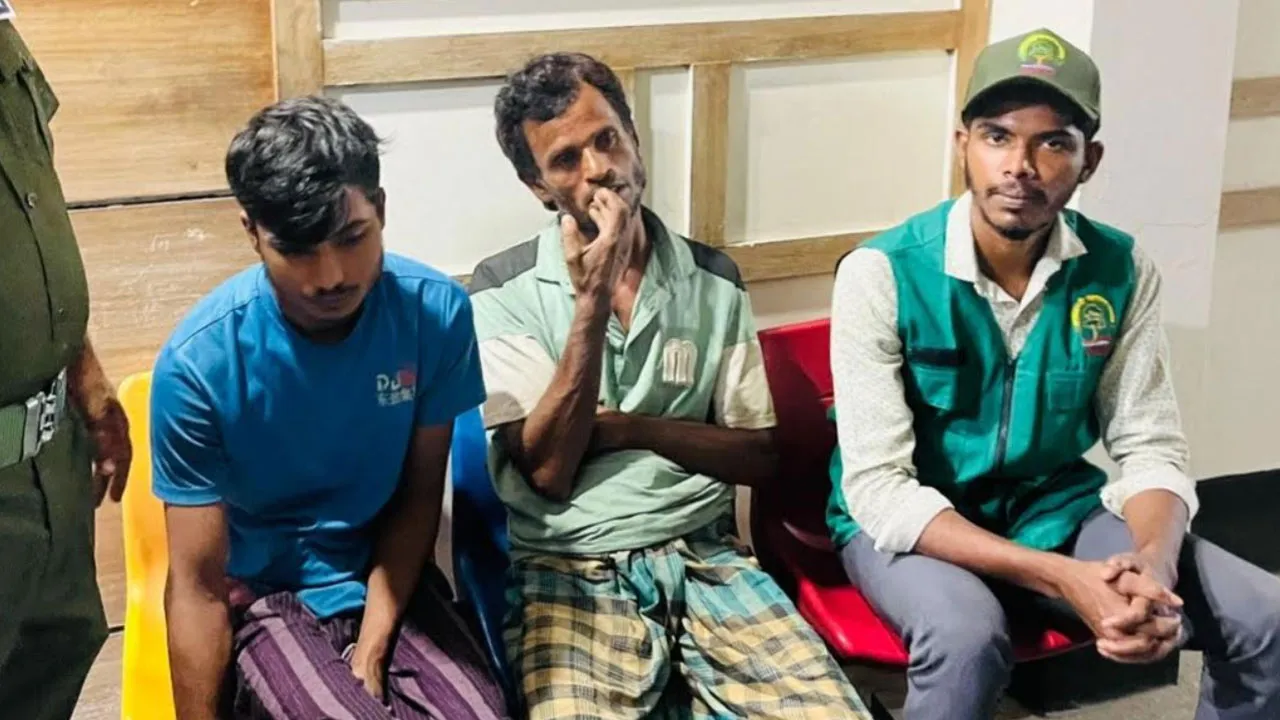 মাইকে ডাক বাজিয়ে পাখি শিকার