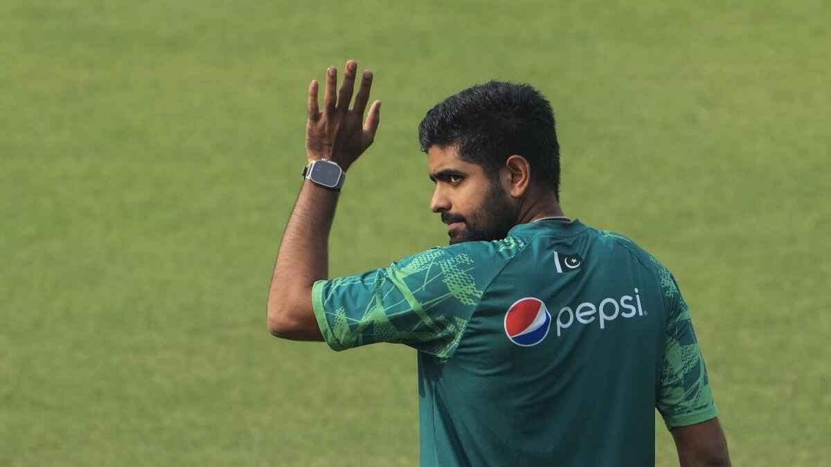 babar_azam_kohli_20251102_095019576