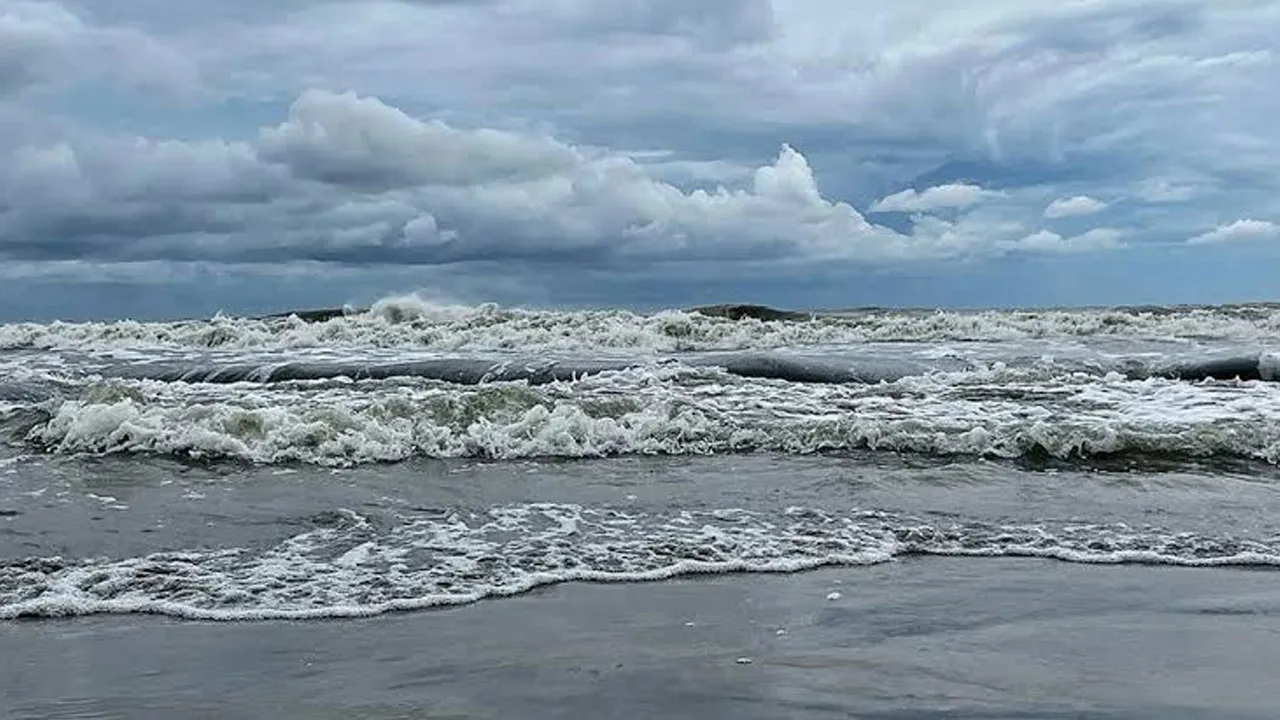 বঙ্গোপসাগরে লঘুচাপ, ঘূর্ণিঝড়ে পরিণত হওয়ার শঙ্কা