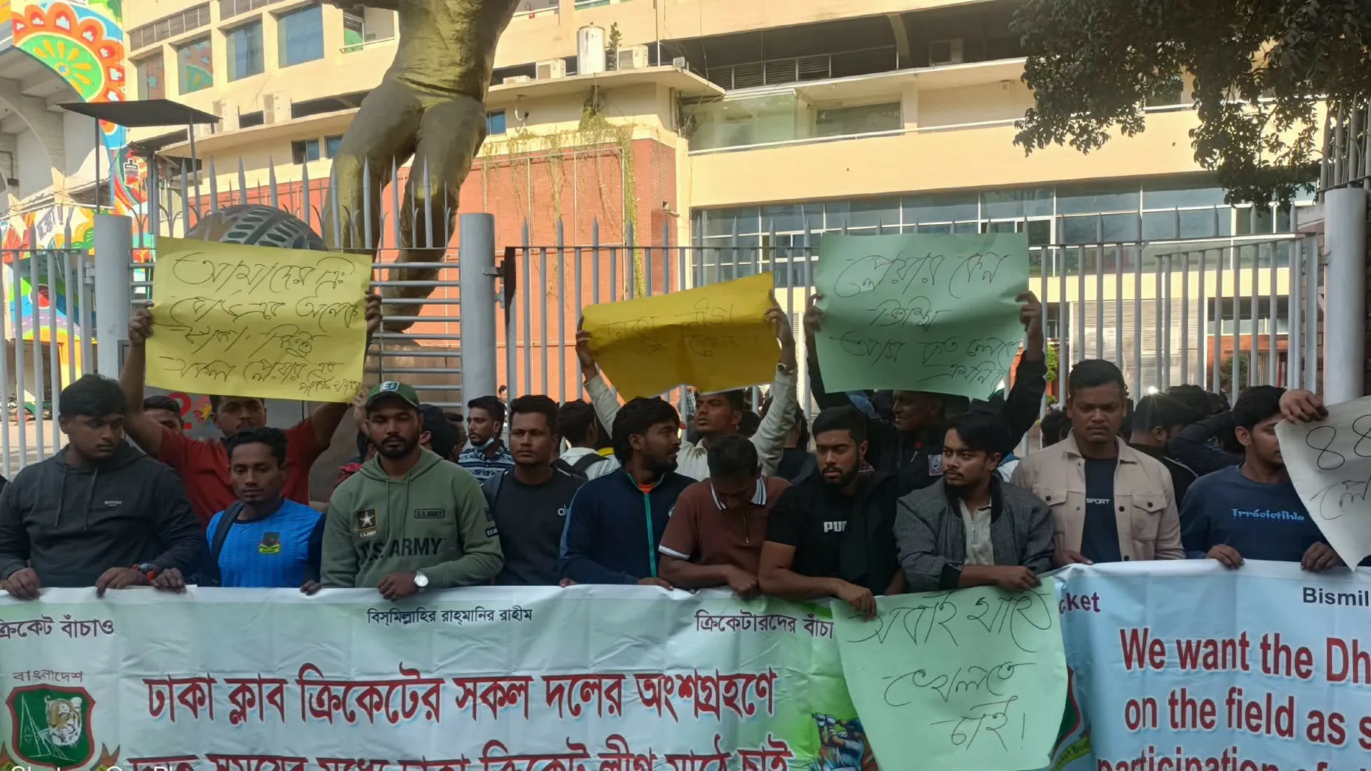 চার দফা দাবি নিয়ে বিসিবিতে ক্রিকেটাররা