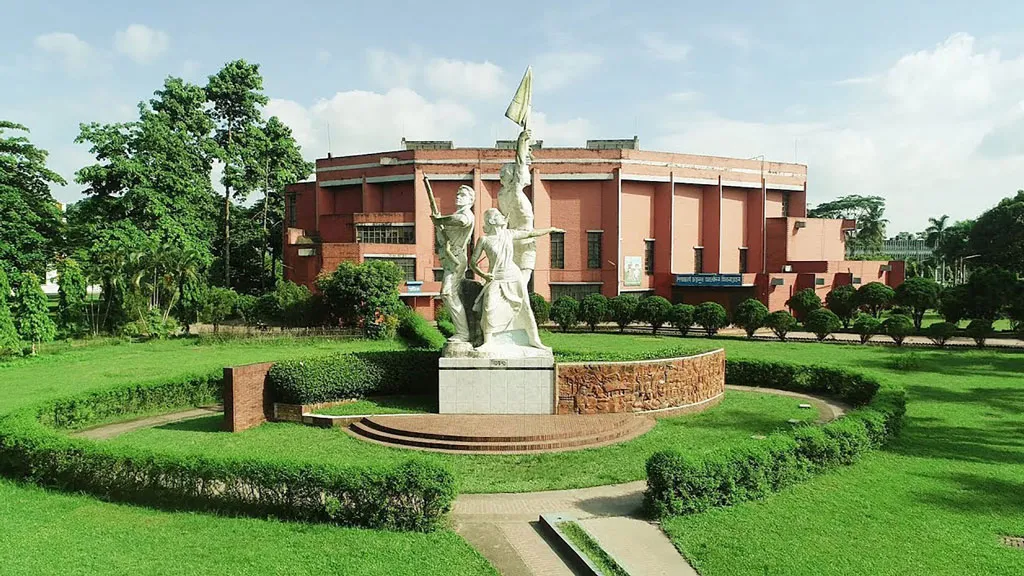 গোপনে সহপাঠীদের অপ্রীতিকর ছবি তুলে সিনিয়র ভাইকে পাঠাতেন বাকৃবি ছাত্রী