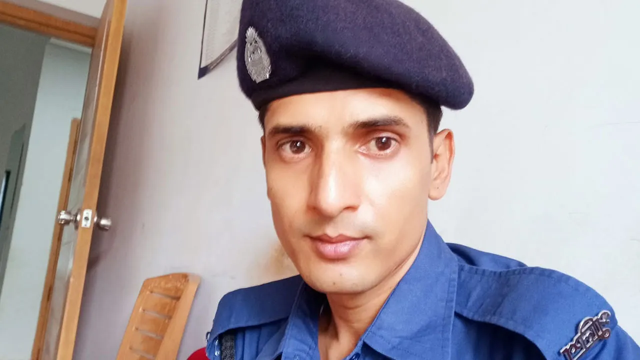 বিদ্যুৎস্পৃষ্টে কনস্টেবল নিহত