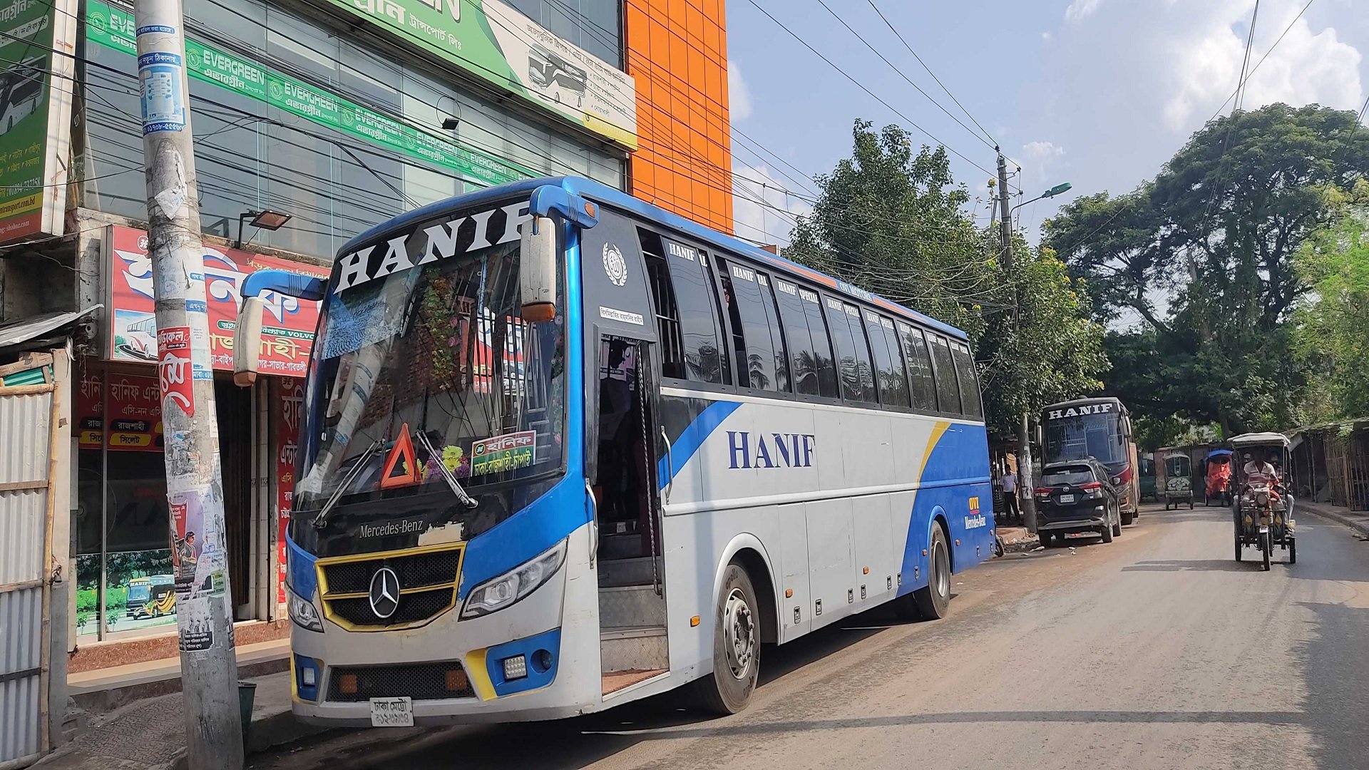 আজ থেকে রুটে স্বাভাবিক বাস সার্ভিস চালু