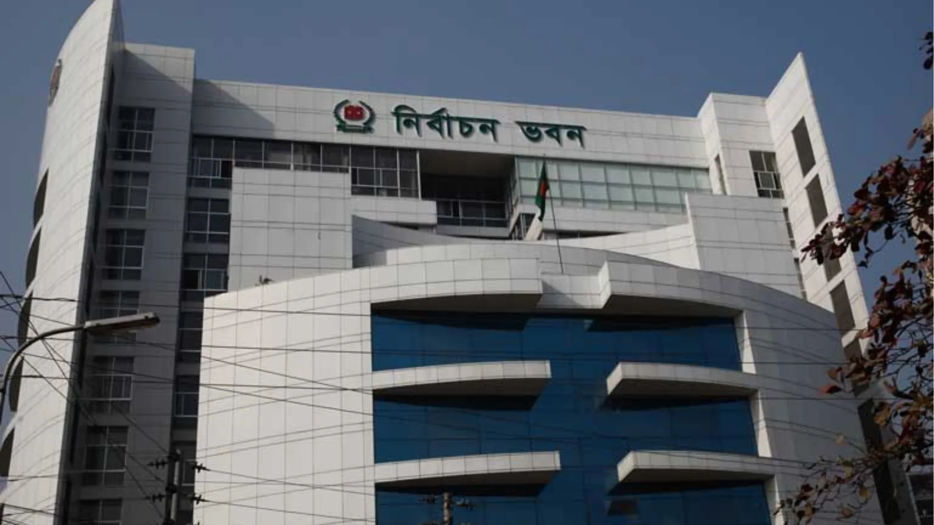 হাদিকে গুলির ঘটনায় সিইসির বক্তব্যের ব্যাপক সমালোচনা, নির্বাচন কমিশনের ব্যাখ্যা