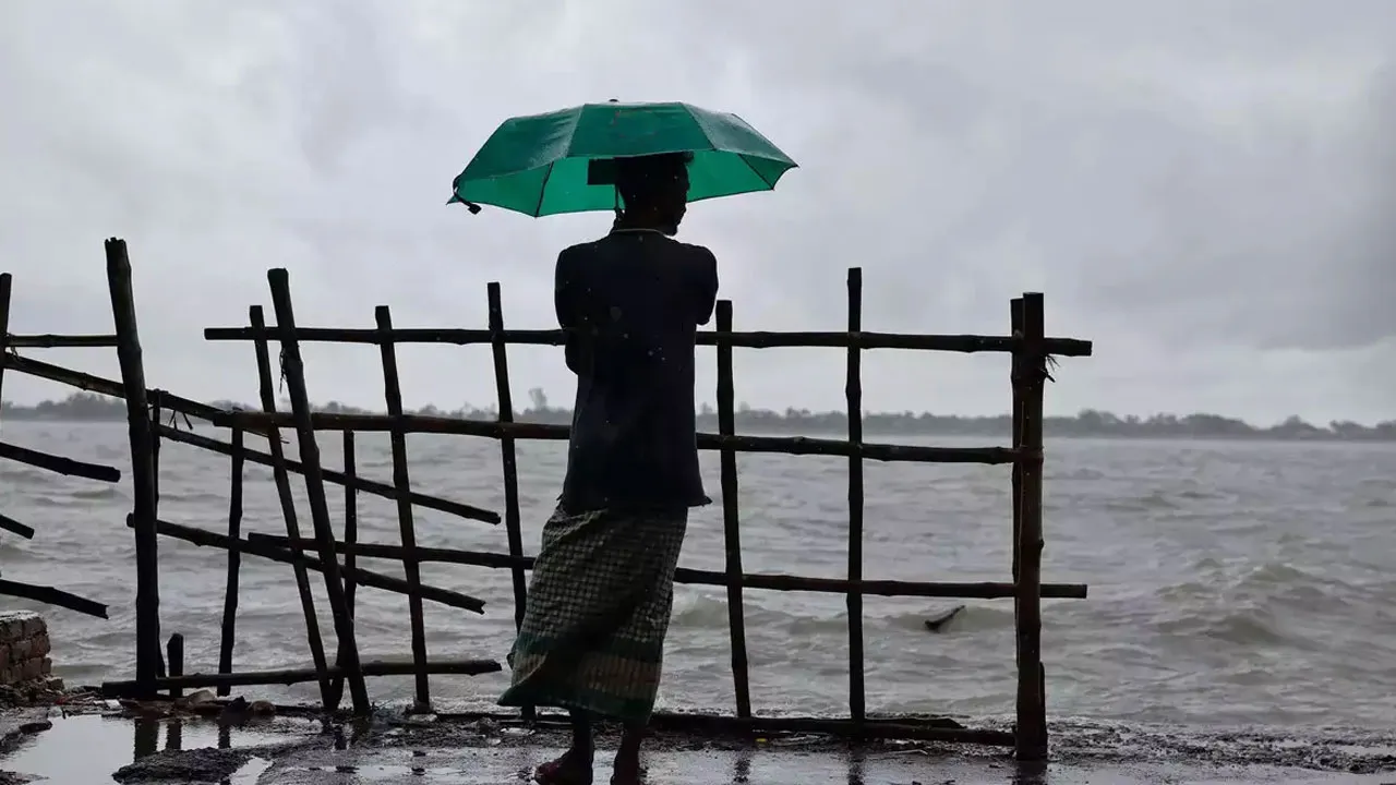 ৬ অঞ্চলে ঝড়ের পূর্বাভাস, নদীবন্দরে ২ নম্বর সতর্কতা