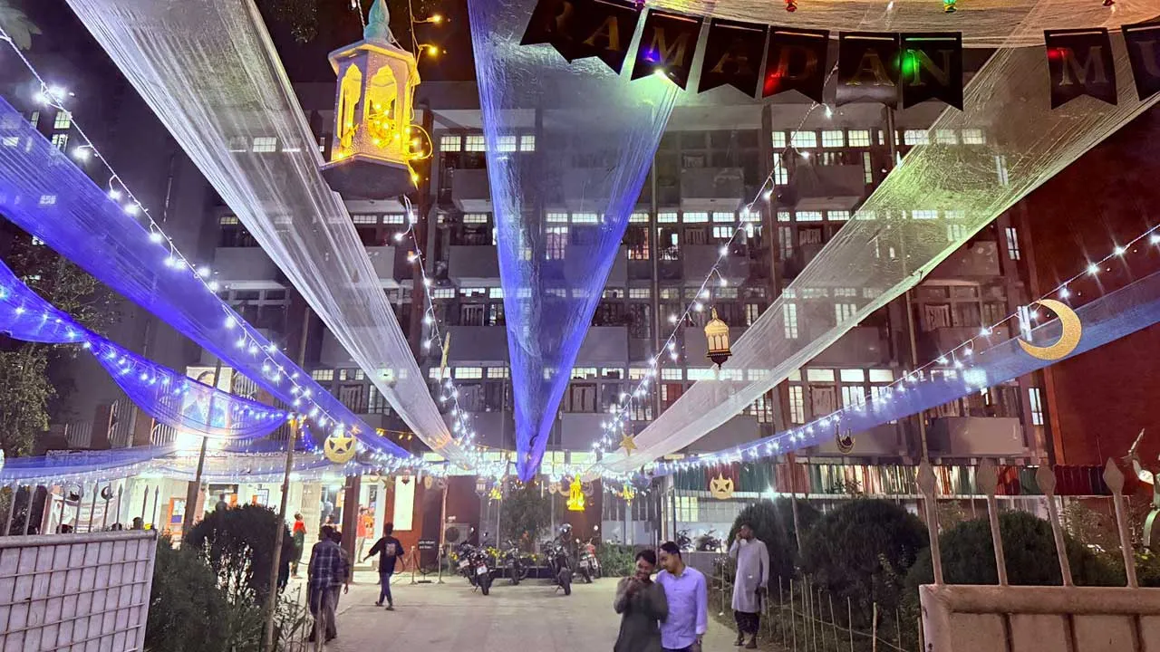 রমজানকে বরণে আলোকছটায় মুখর ঢাবি হলপাড়া