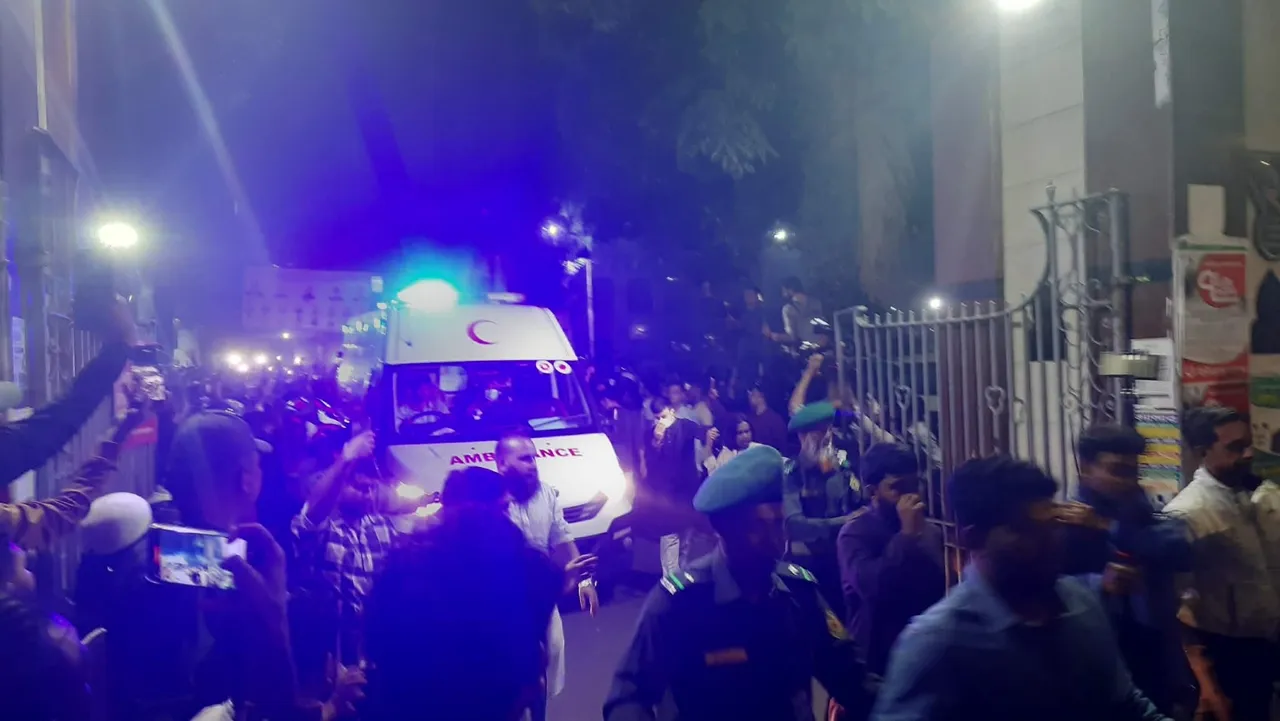 ঢামেক থেকে এভারকেয়ারে নিলো হাদিকে