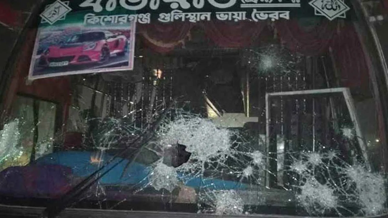 নরসিংদীতে বিএনপি বহরে হামলা, উত্তেজনা