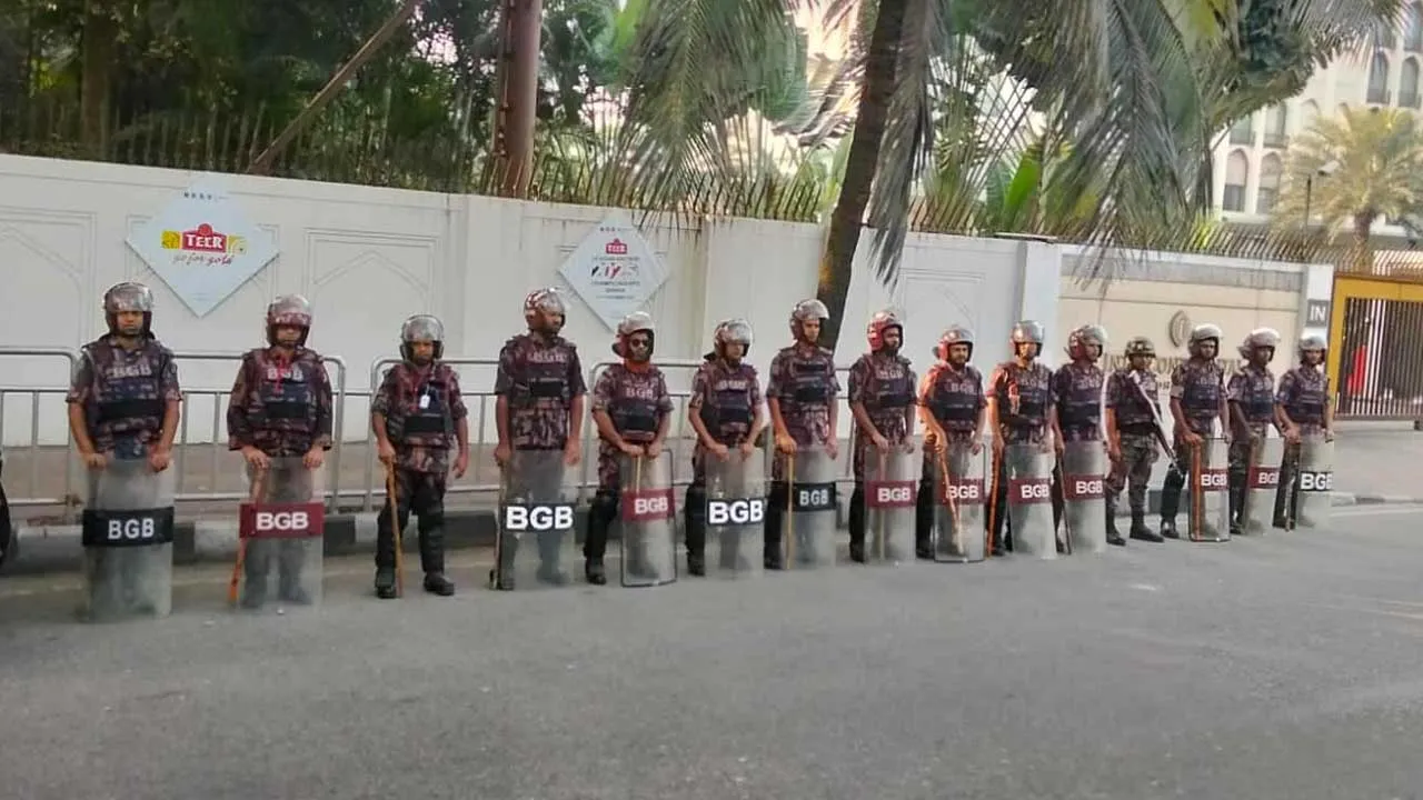 ঢাকায় ১৪ প্লাটুন বিজিবি মোতায়েন, কড়াকড়ি নিরাপত্তা