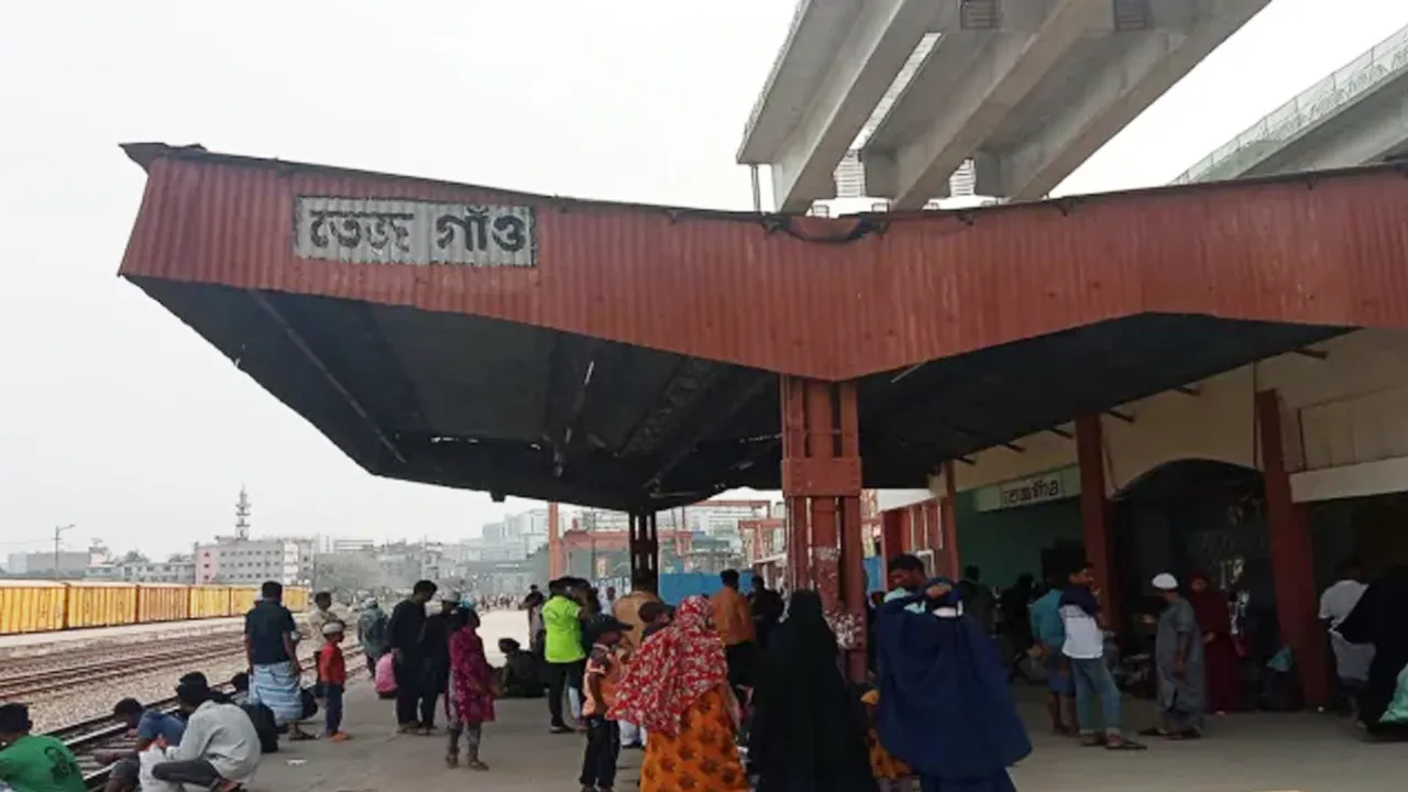 তেজগাঁও রেললাইনে আগুন, সন্দেহভাজন দুইজন আটক