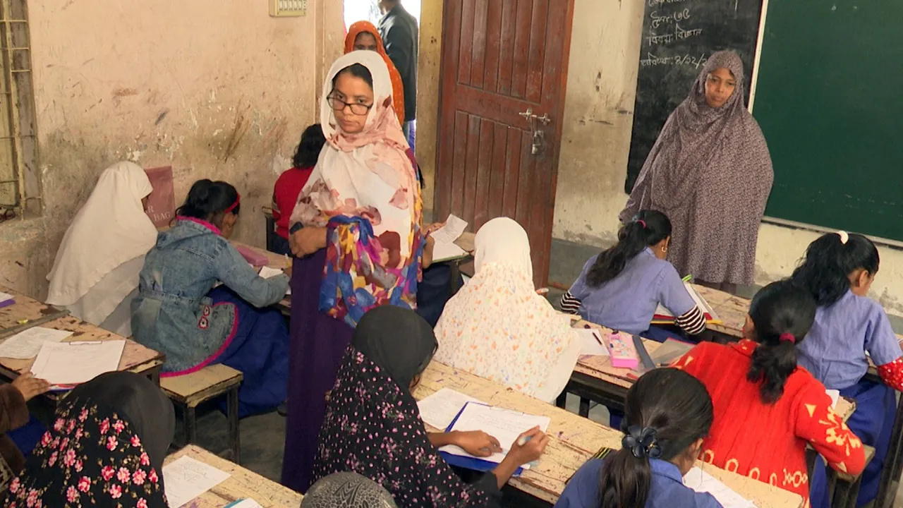 শিক্ষক ধর্মঘটে অভিভাবকরা নিলেন পরীক্ষা