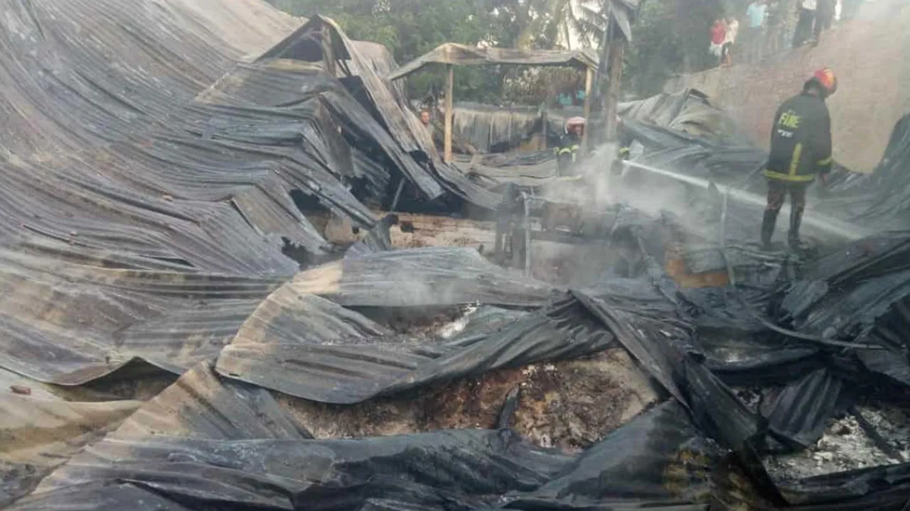 ফতুল্লায় পলিথিন কারখানায় ভয়াবহ অগ্নিকাণ্ড