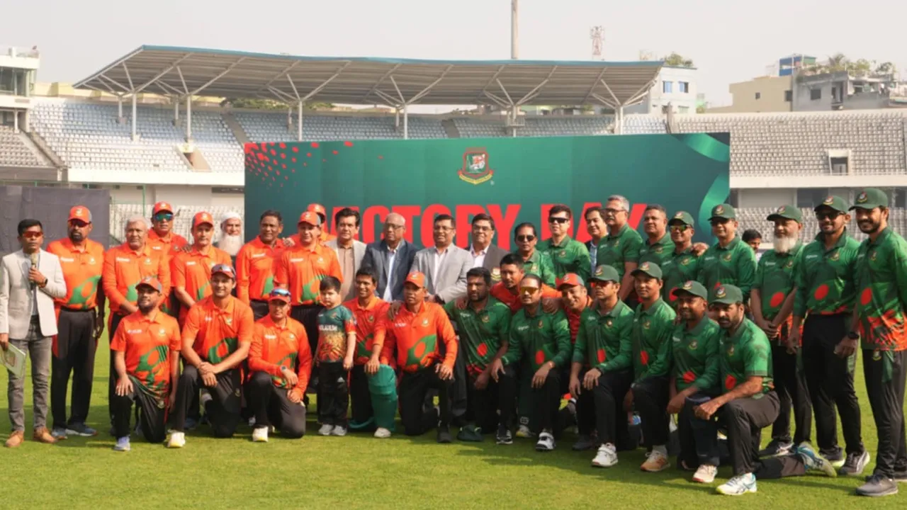 বিজয় দিবসে সাবেকদের ব্যাট-বলের আনন্দ