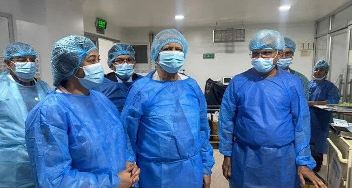 খালেদা জিয়াকে দেখতে হাসপাতালে প্রধান উপদেষ্টা