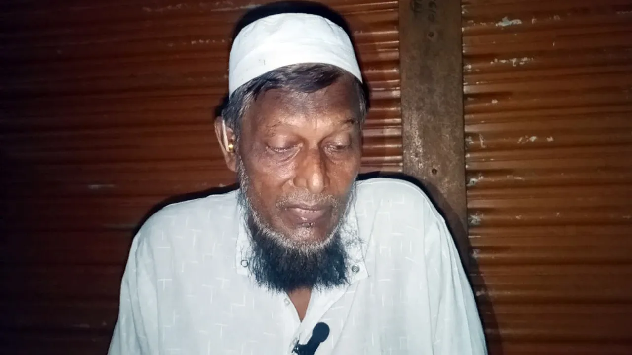 দীর্ঘ শিক্ষকতা শেষে আজ টিউশনির টাকায় সংসার চালান তিনি