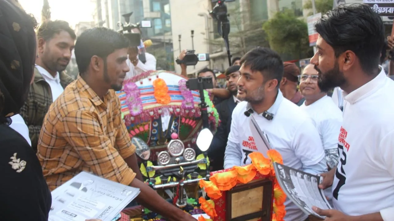 প্রচারণায় নিজের কথা নয়, অন্যের নামেই ভরসা