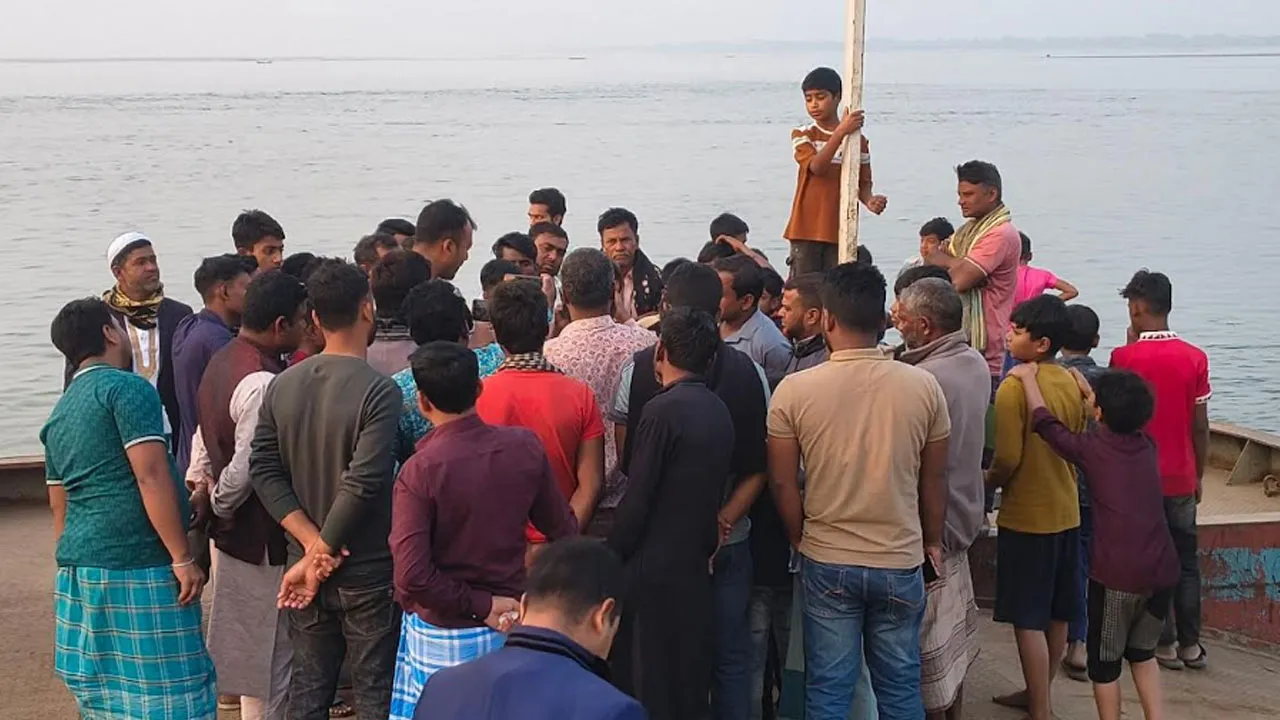 দৌলতদিয়ায় পদ্মায় পড়ে যুবক নিখোঁজ