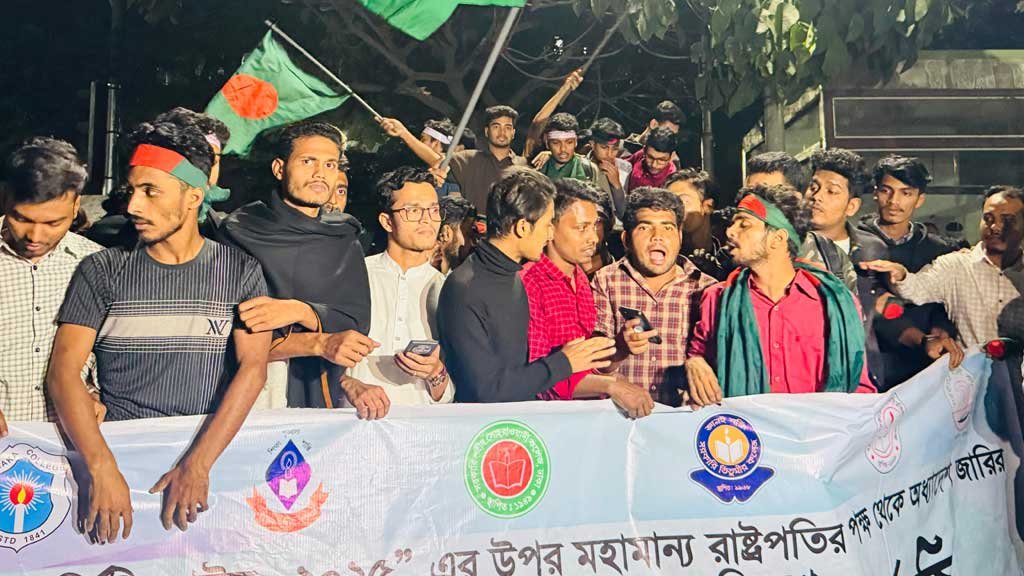 dcu-student-071125-01-1765122789