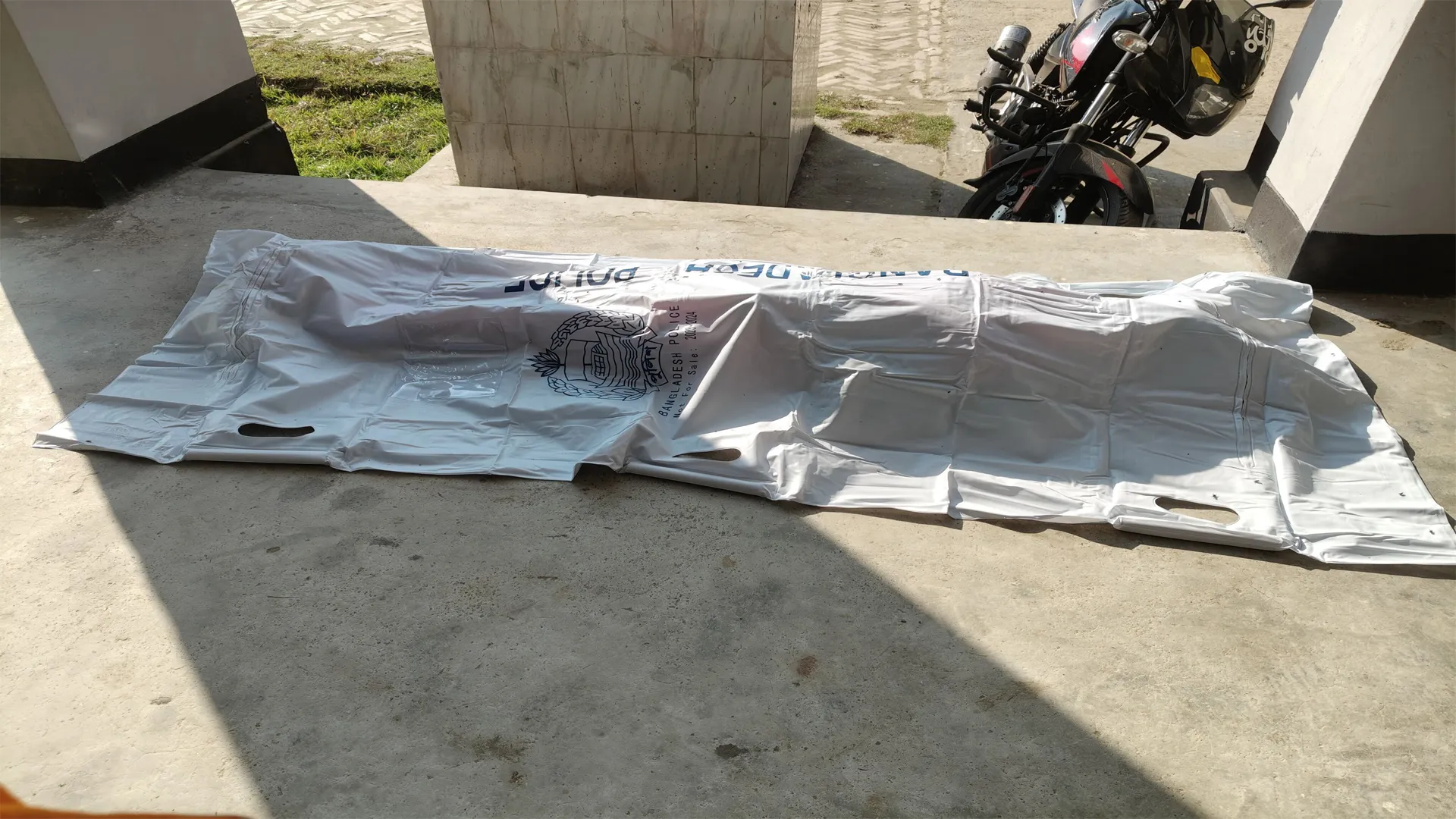 কুয়াকাটায় আবাসিক হোটেল থেকে নারী পর্যটকের মরদেহ উদ্ধার