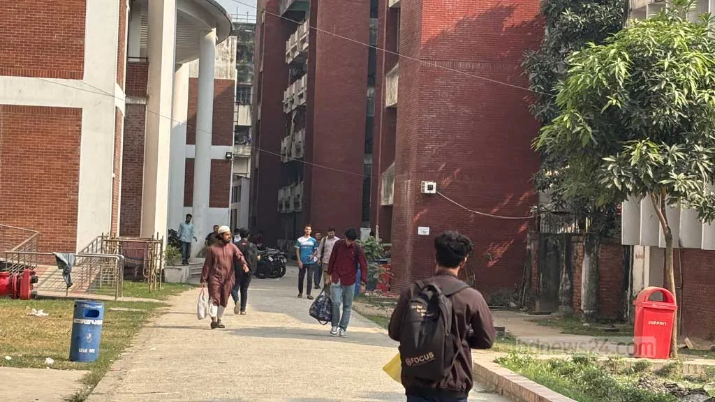 বিকাল ৫টার মধ্যে ঢাবির সব হল খালি করার নির্দেশ