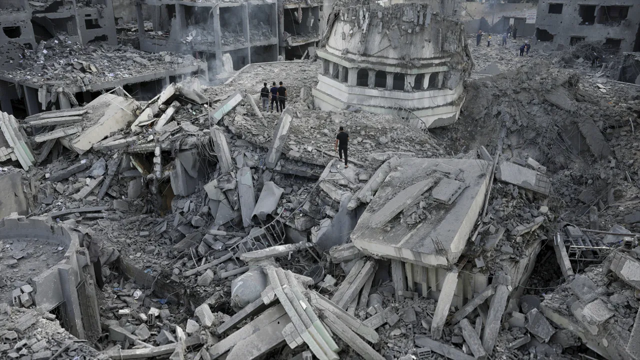 গাজায় ধ্বংসস্তূপে চাপা ৪৫ প্রাণ