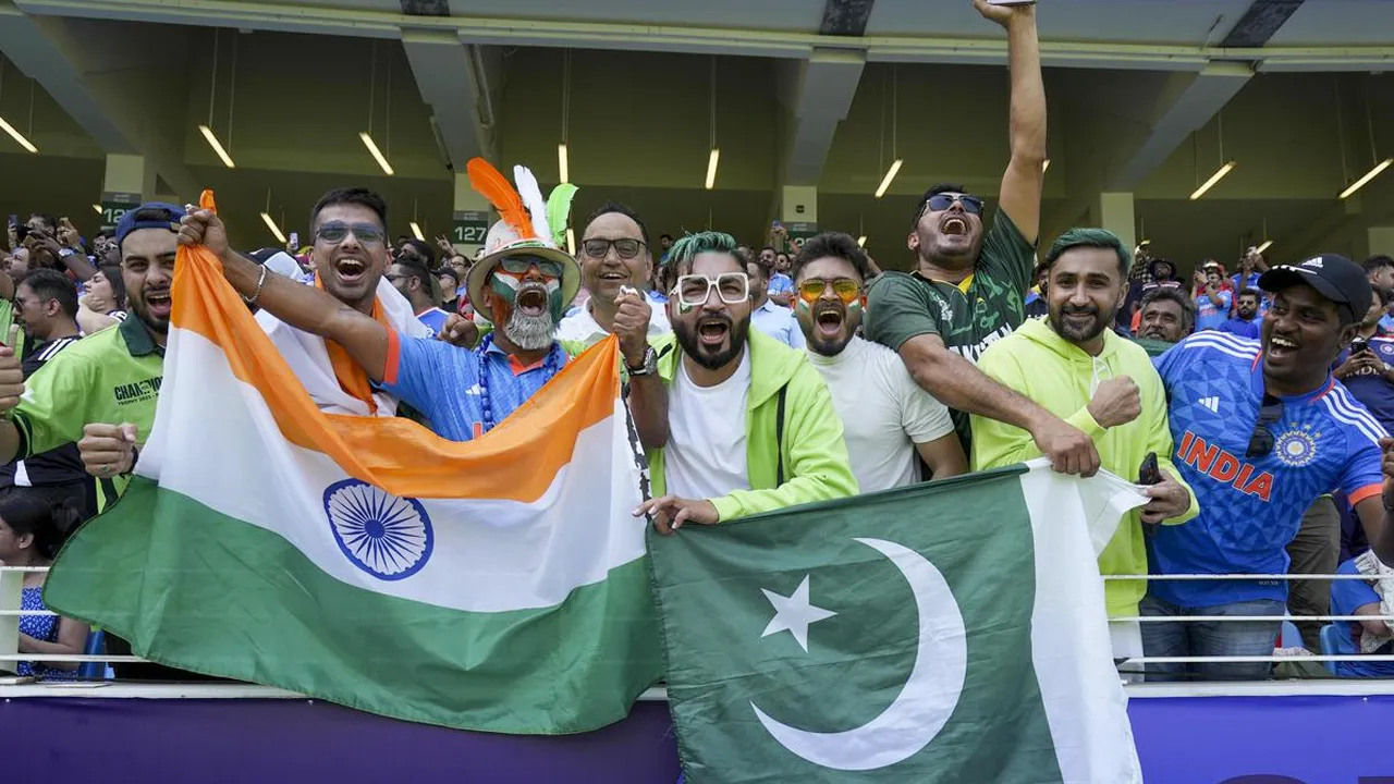 ভারত–পাকিস্তান ম্যাচ ঘিরে উন্মাদনা, টিকিট শেষ