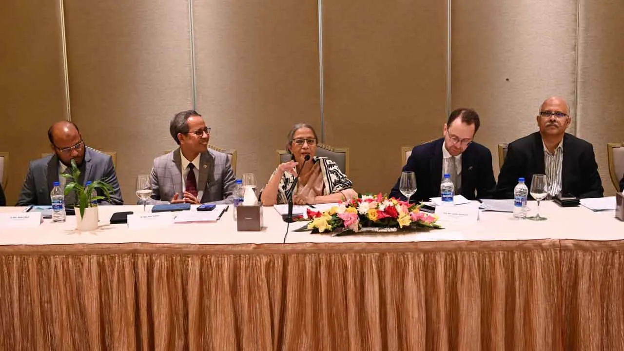 অ্যান্টিবায়োটিক নিয়ন্ত্রণে কঠোর নীতি জরুরি