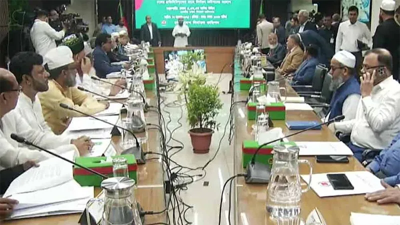 ইসির সঙ্গে সংলাপে দুই পক্ষের হট্টগোল, আমন্ত্রণপত্রহীন দলকে বের করে দিল কমিশন