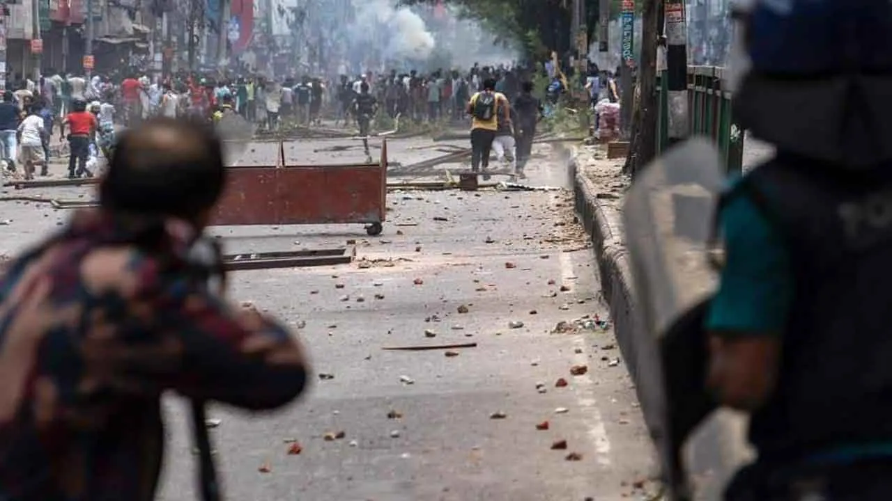 রক্তে ভেজা নাদিমের লাশ নিয়ে টানাটানি