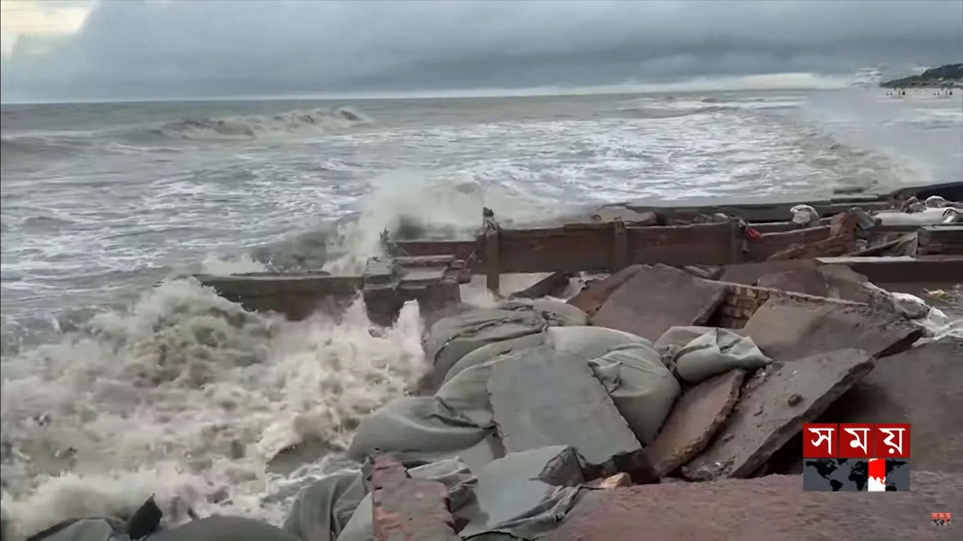 প্রবল ঘূর্ণিঝড়ে রূপ নিলো মোন্থা, বাতাসের সর্বোচ্চ গতি ১১০ কিমি