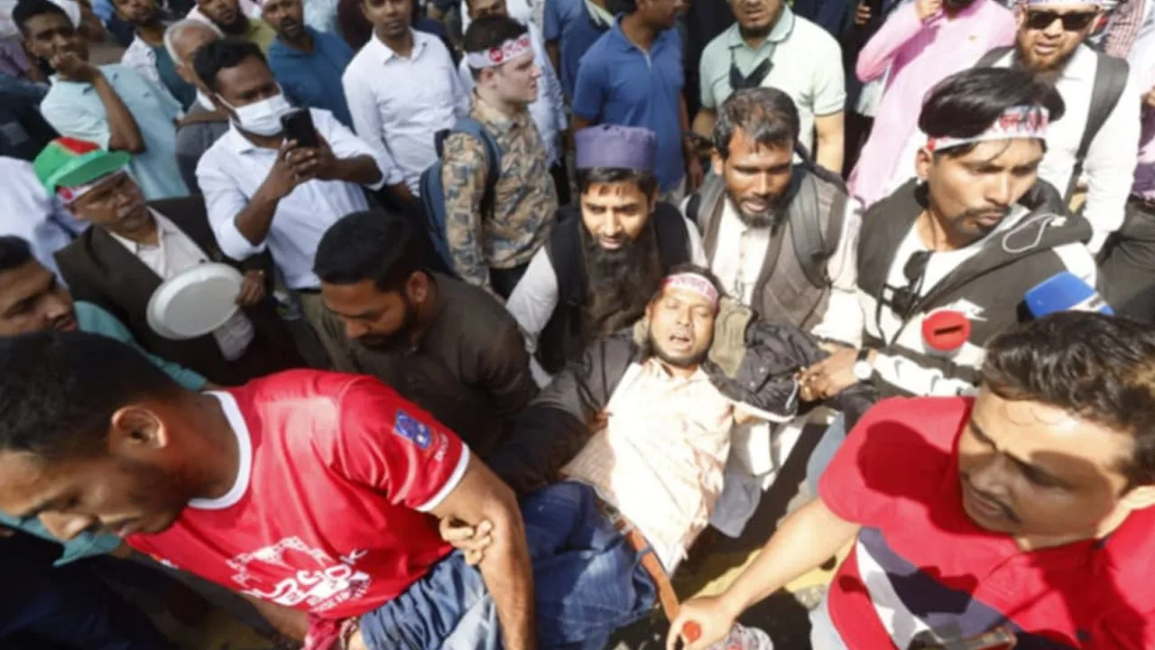 পে-স্কেল না হলে রাজপথ ছাড়বো না