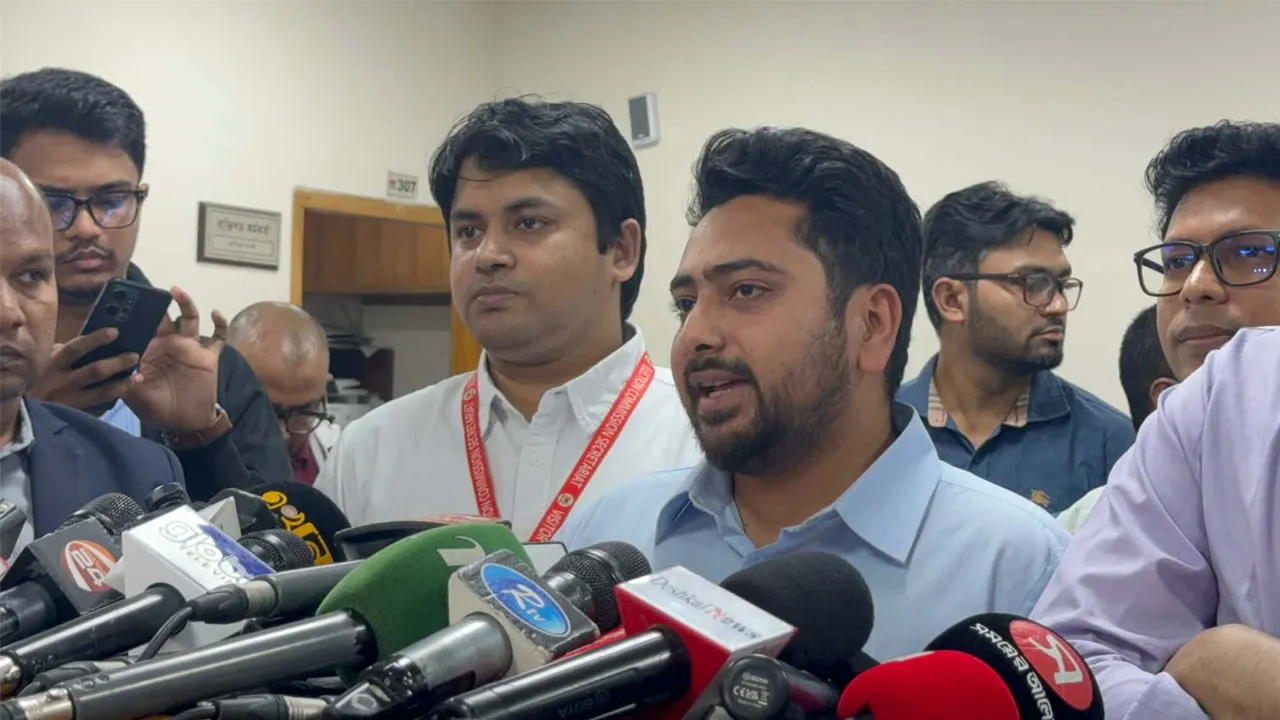 স্থিতিশীলতা নিশ্চিত করেই তফসিল চান নাহিদ