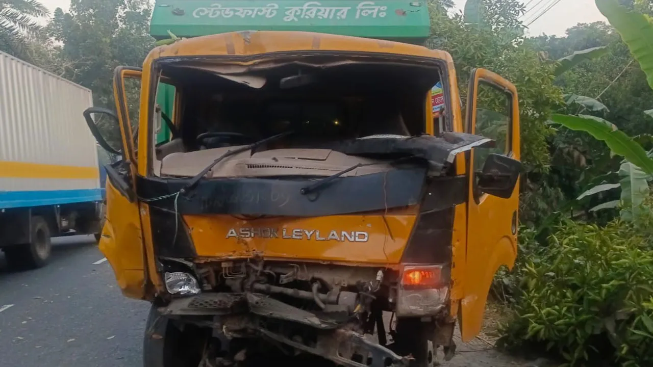 মহাসড়কে কাভার্ডভ্যানের চাপায় নিহত ২