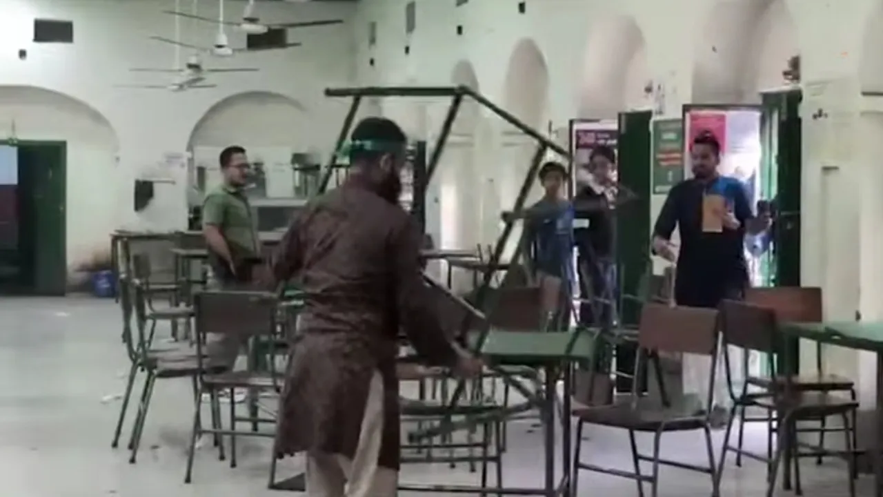 মধুর ক্যান্টিনে ভাঙচুর, আটক যুবক