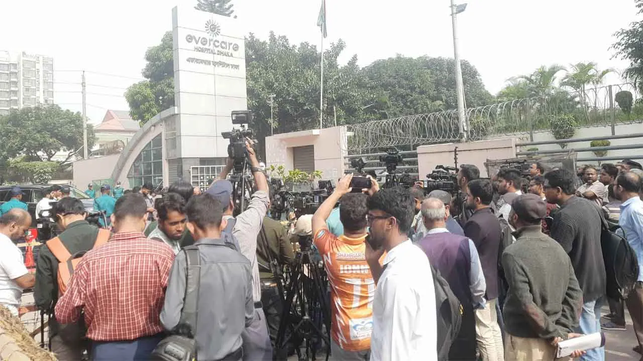 দুপুরে জানানো হবে খালেদা জিয়ার শারীরিক অবস্থা