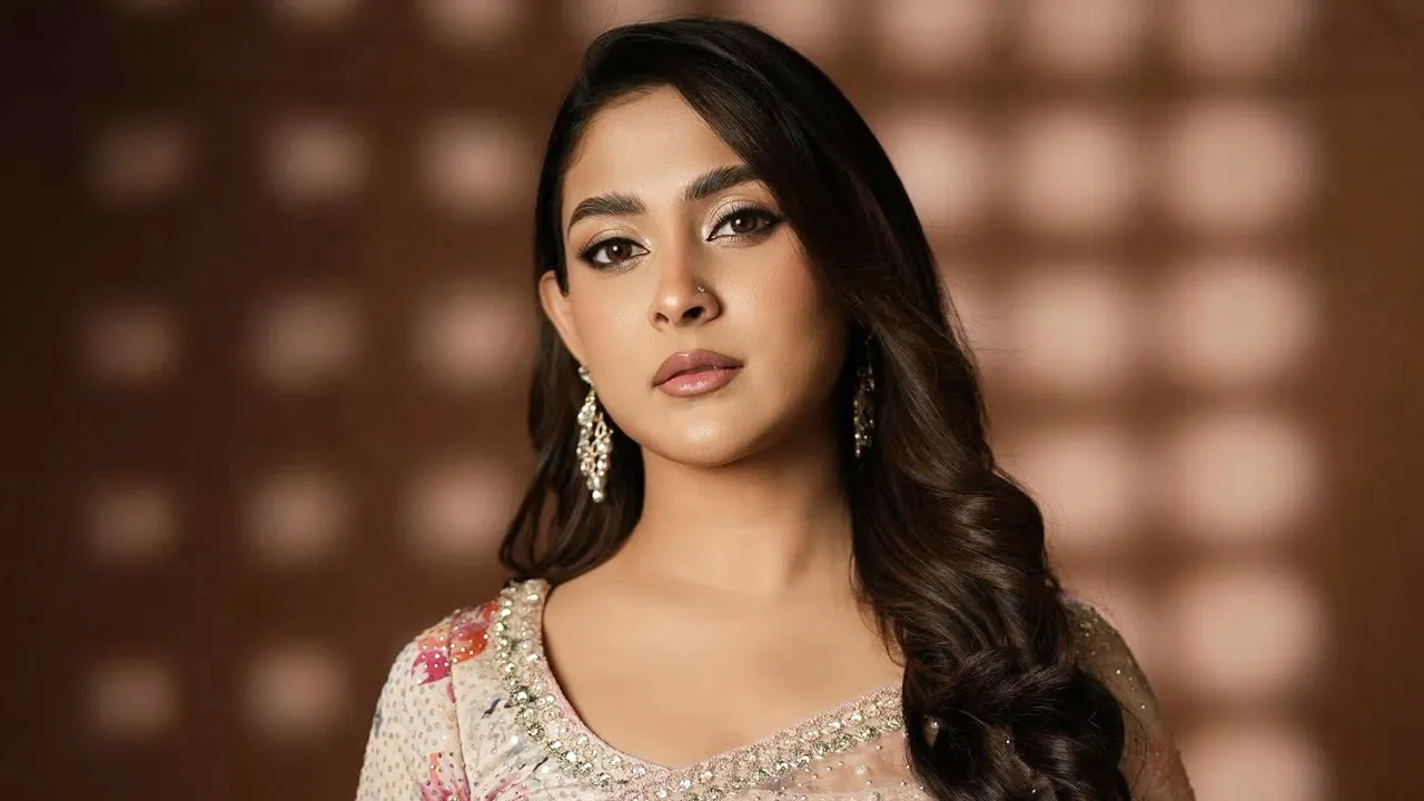 হঠাৎ থেমে গেল মেহজাবীনের আলো ঝলক