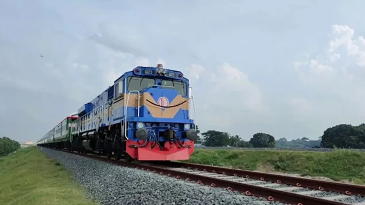 গাজীপুরে ট্রেনে কাটা পড়ে অজ্ঞাত যুবকের মৃত্যু