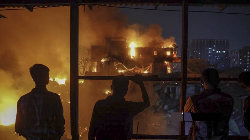 fair-korail-slum-251125-106-1764081009