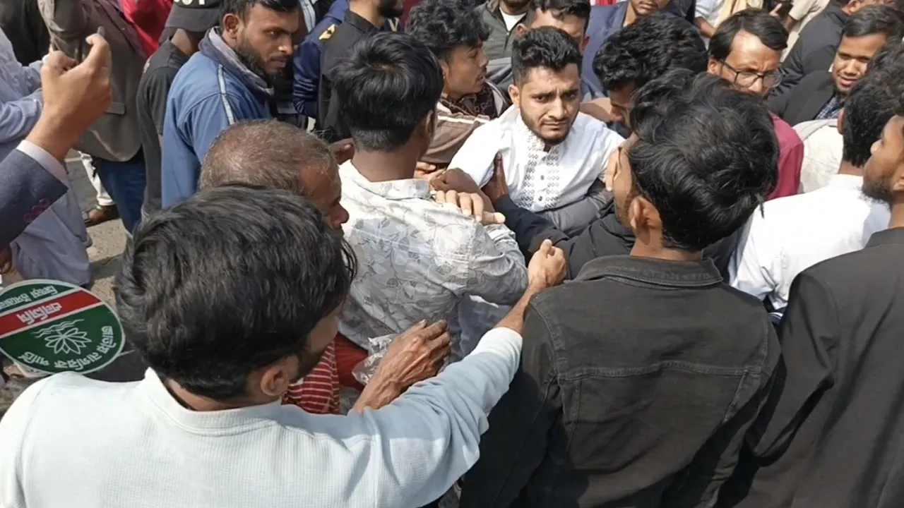 নাটোরে নির্বাচনী পদযাত্রায় হাতাহাতি