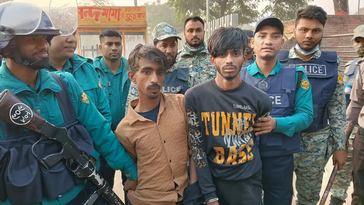 মোহাম্মদপুরে গ্রেপ্তার কিশোর গ্যাং নেতা