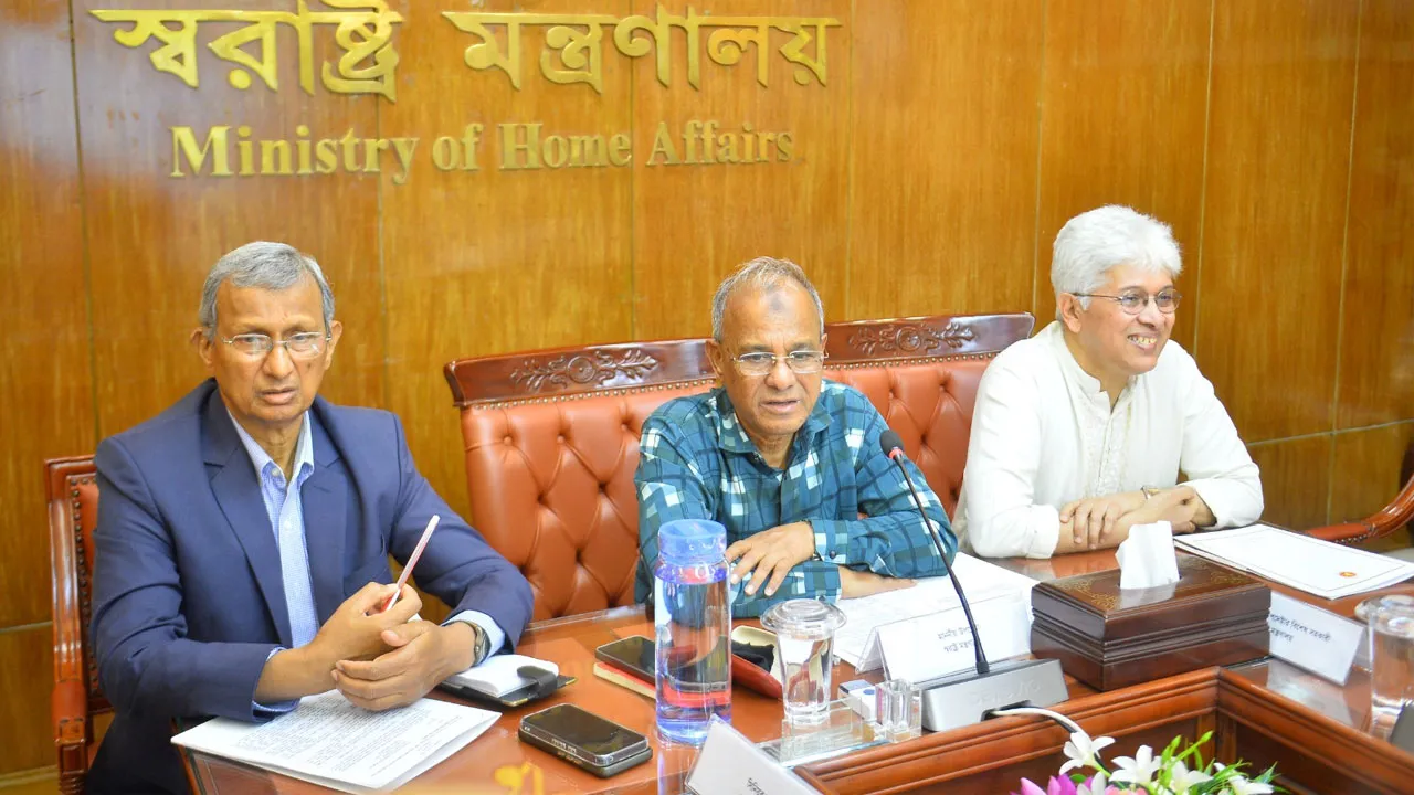 শেখ হাসিনা ইস্যুতে অস্থিরতা নেই: স্বরাষ্ট্র উপদেষ্টা