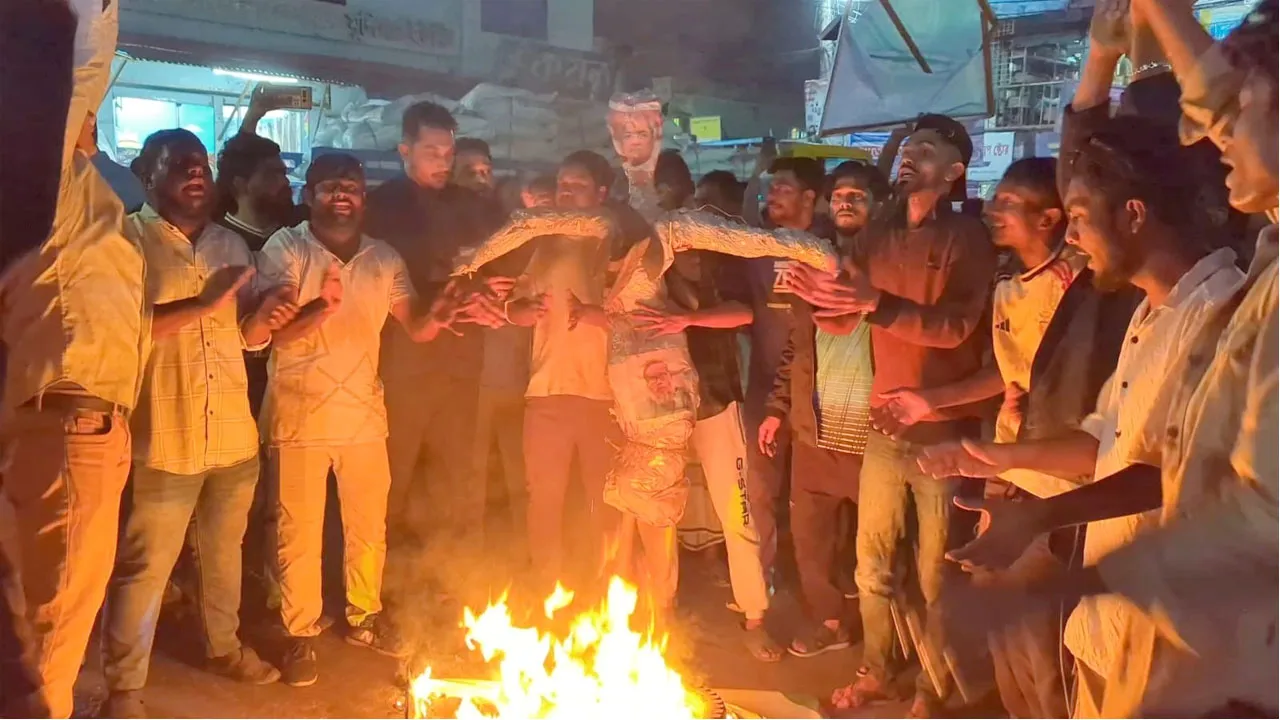 মুন্সীগঞ্জে ফখরুলের কুশপুত্তলিকা দাহ