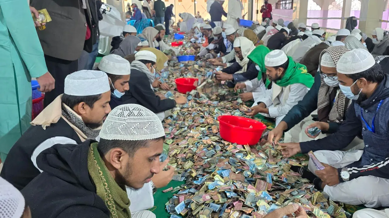 পাগলা মসজিদের দানবাক্সে  ৩৫ বস্তা টাকা