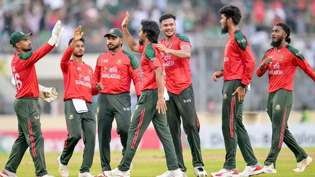 হোয়াইটওয়াশ এড়ানোর লড়াইয়ে বদলে যাচ্ছে একাদশ, বাদ জাকের