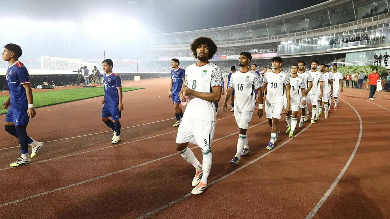 ডিফেন্সের ভুলে ক্যাবরেরার ‘আত্মসমর্পণ’