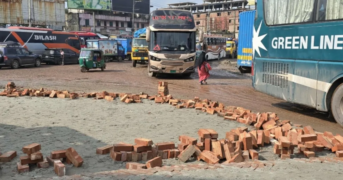 দুর্ঘটনায় অটোরিকশার চালকসহ নিহত ৩