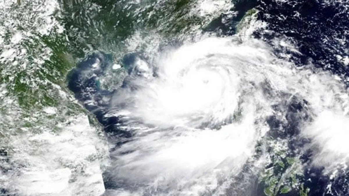 সুপার টাইফুনের কবলে হংকং, শহরে চরম আতঙ্ক