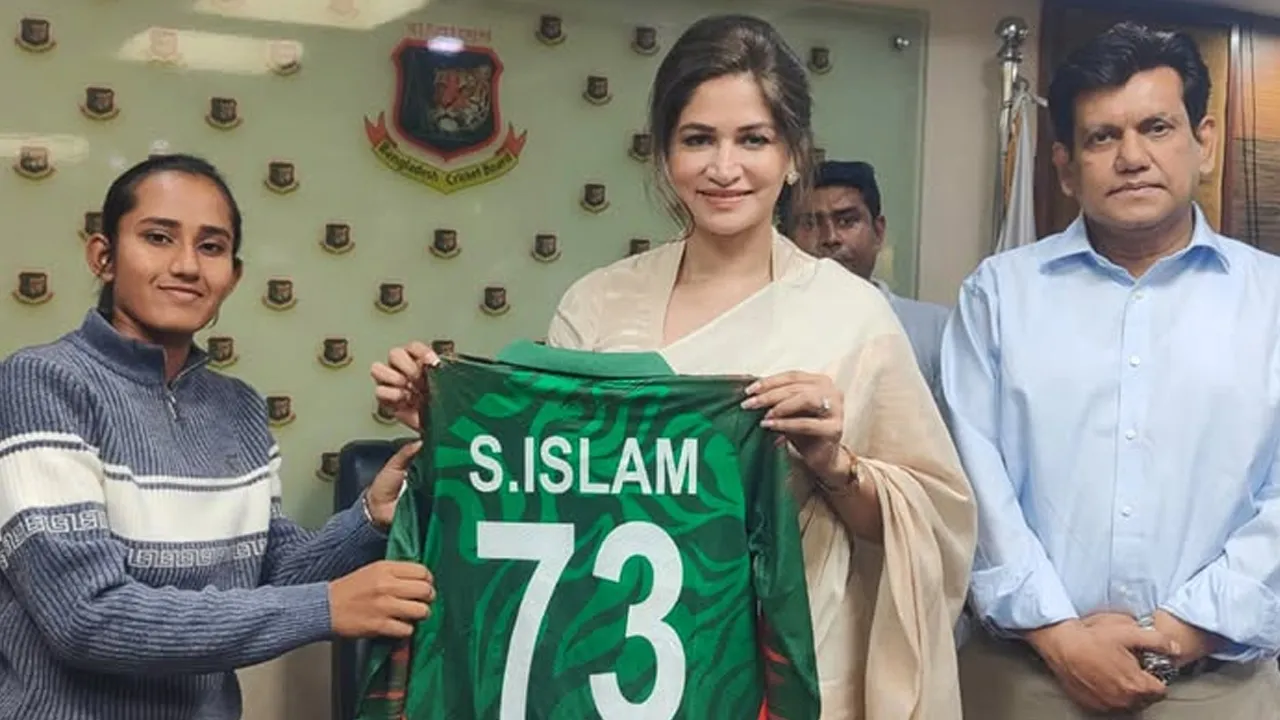 রুবাবা নারী অনূর্ধ্ব-১৯ দলের সঙ্গে শুভেচ্ছা বিনিময়