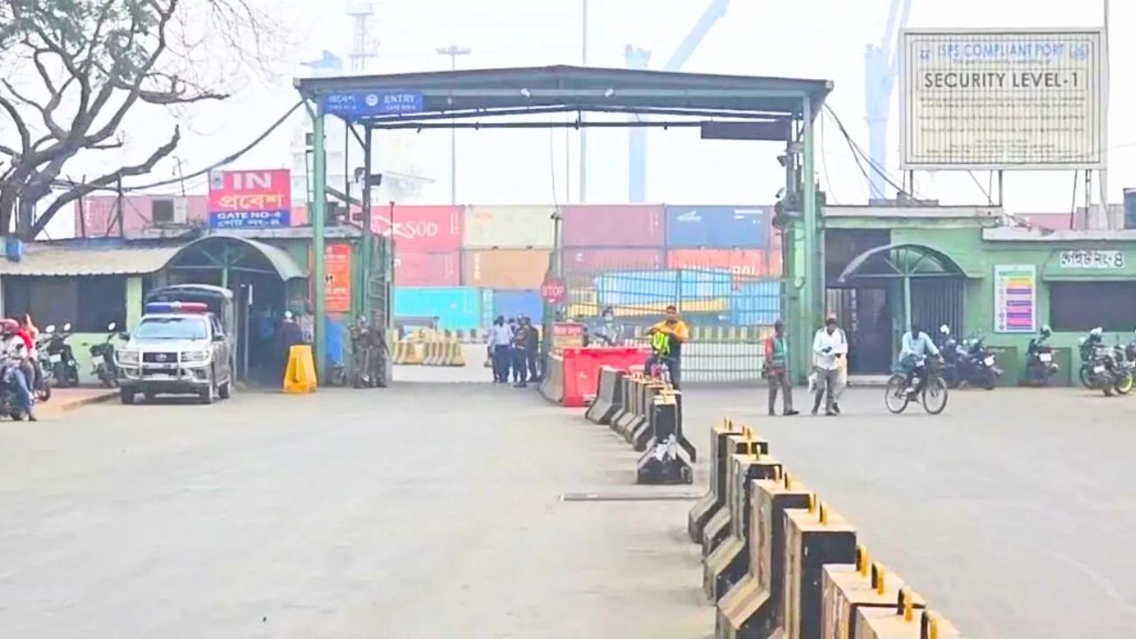 চট্টগ্রাম বন্দরে শ্রমিক হরতাল, কার্যক্রম বন্ধ